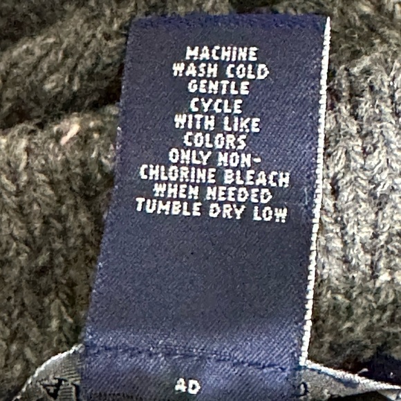 Karen Scott sz med sweater. Three button cardigan in a gray flecked yarn - Picture 11 of 11